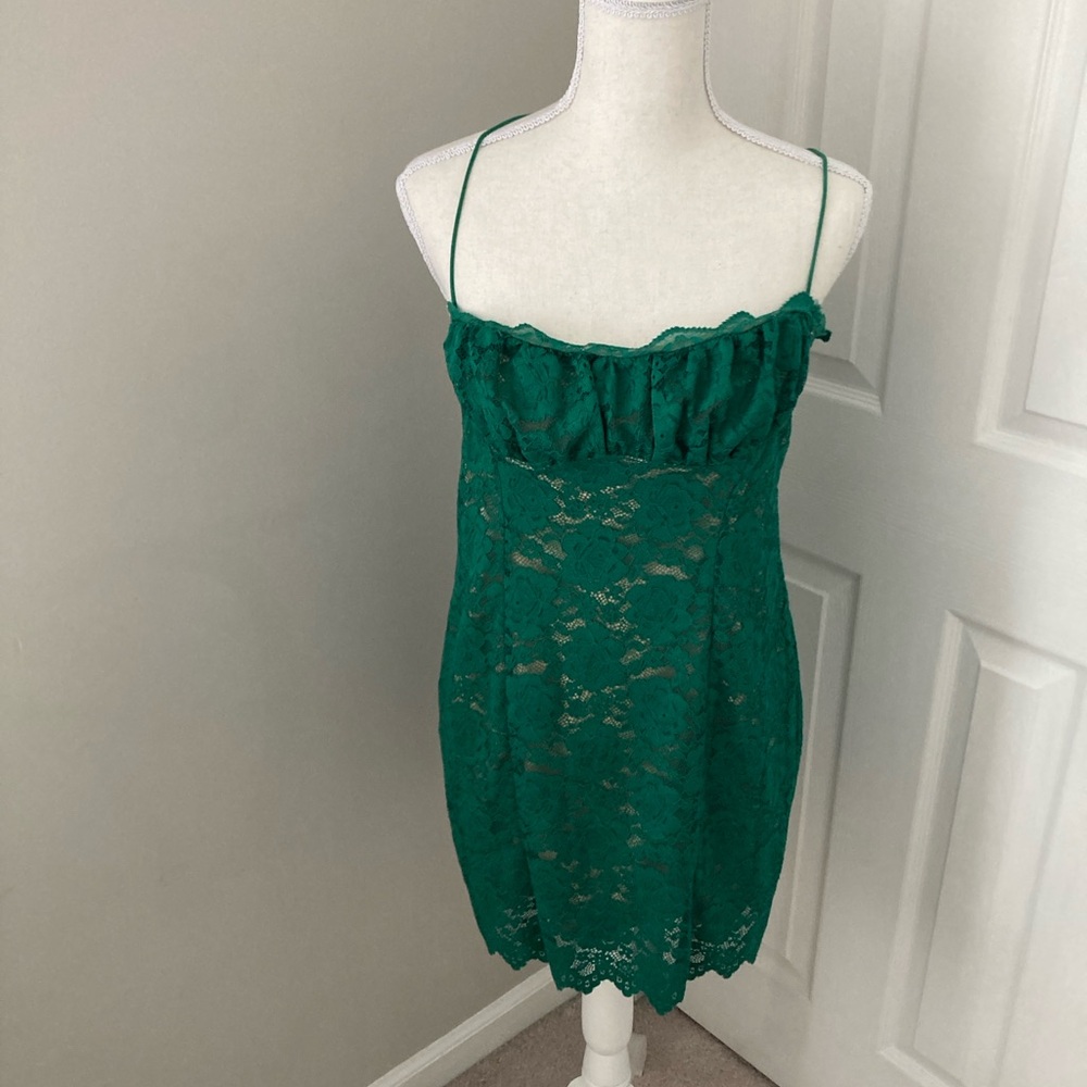 Green Lace Spaghetti Strap Dress